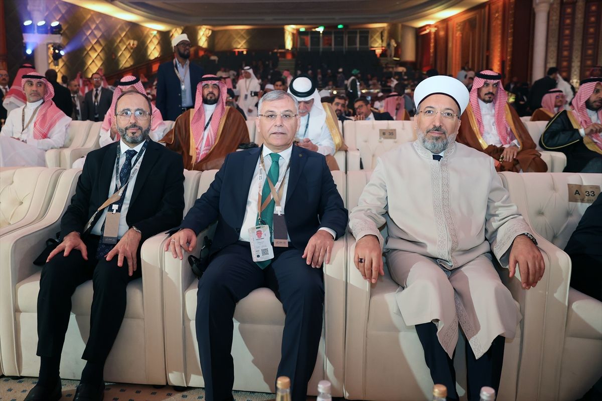 Diyanet, Cidde\'de Büyük Hac Sempozyumu\'na Katıldı