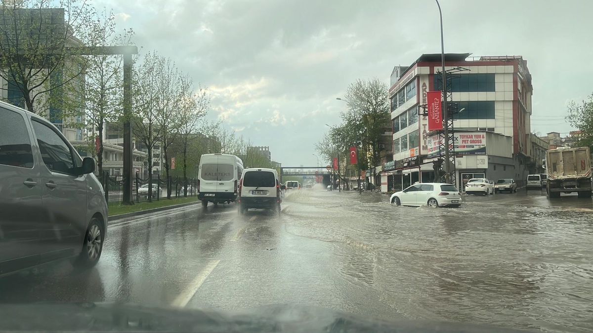 Gaziantep\'te Sağanak Yağış Hayatı Olumsuz Etkiledi