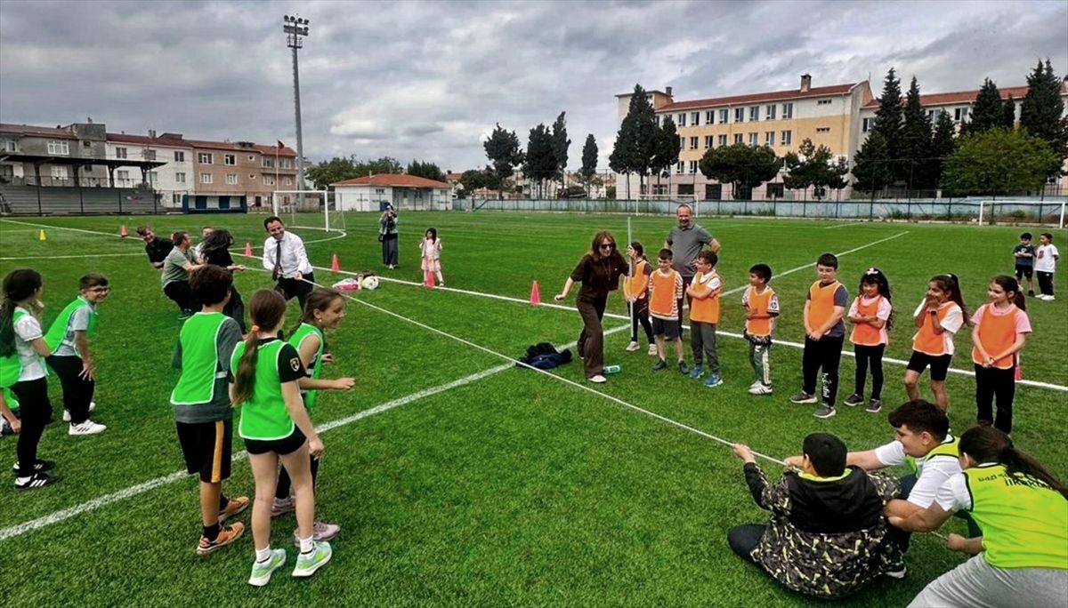 Gelibolu\'da Geleneksel Çocuk Oyunları Şenliği Yapıldı