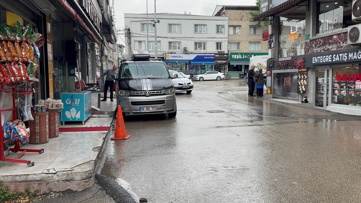 Bursa\'da Araç Anne-Oğula Çarptı