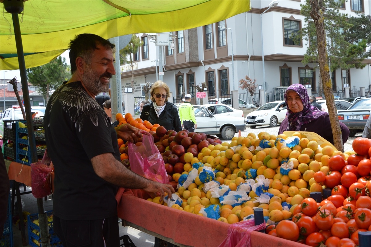 Havza\'da Sebze Meyve Satıcısından Destek
