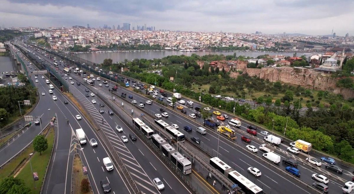 İstanbul\'da yağmur ve maç trafiği