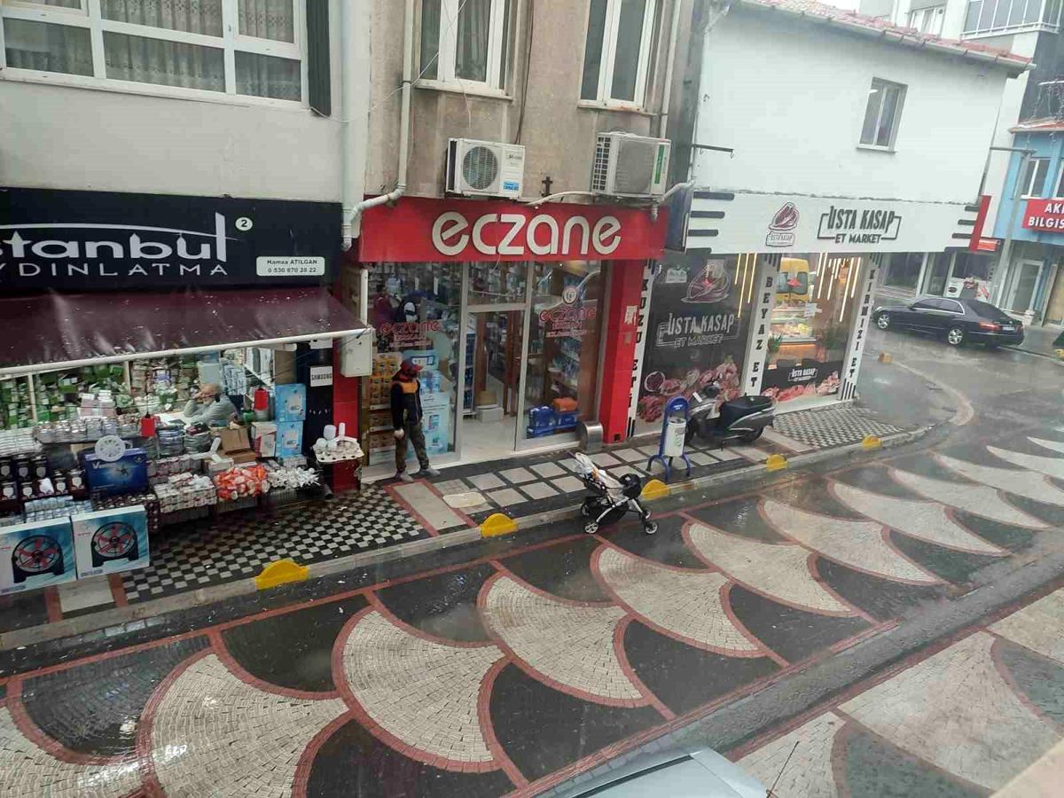 Edirne\'de Sağanak Yağış Hayatı Olumsuz Etkiledi