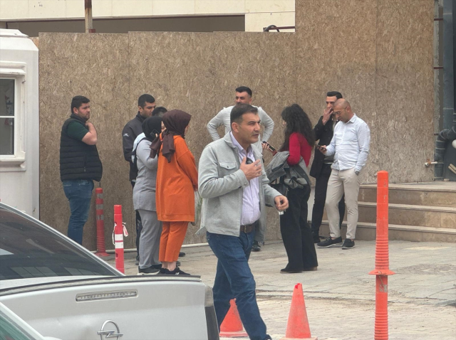 Malatya'daki deprem anı kamerada! Herkes kendini sokağa attı