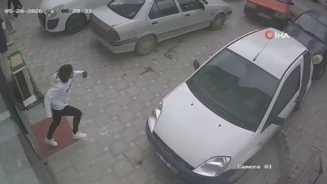 Malatya'daki deprem anı kamerada! Herkes kendini sokağa attı