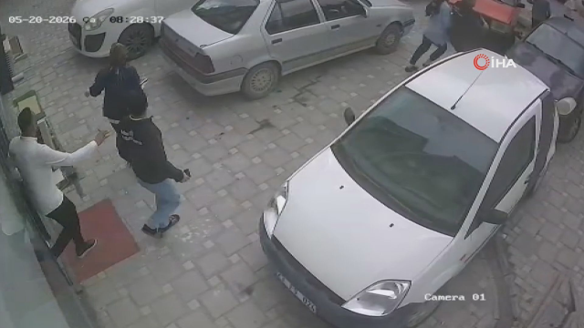 Malatya'daki deprem anı kamerada! Herkes kendini sokağa attı