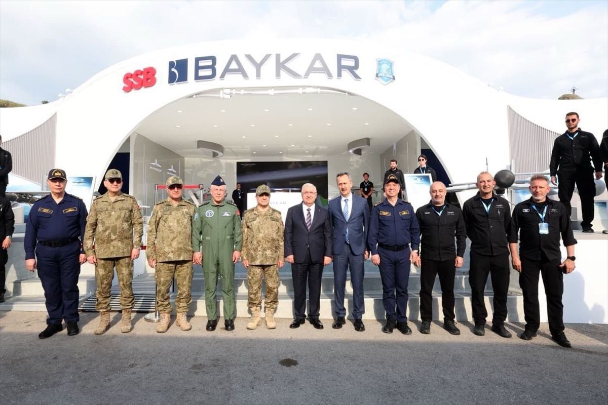 Bakan Güler, EFES-2026 Tatbikatı\'nda Savunma Sergisini Ziyaret Etti