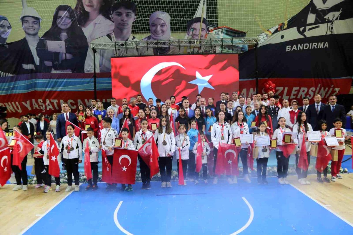 Muğla\'da başarılı sporculara ödül yağdı