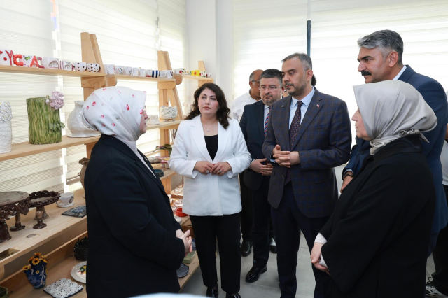 Onikişubat Belediyesi Kadın Emeği Seramik Atölyesi’nde emekler sergiye dönüştü
