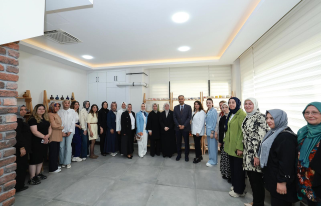 Onikişubat Belediyesi Kadın Emeği Seramik Atölyesi’nde emekler sergiye dönüştü