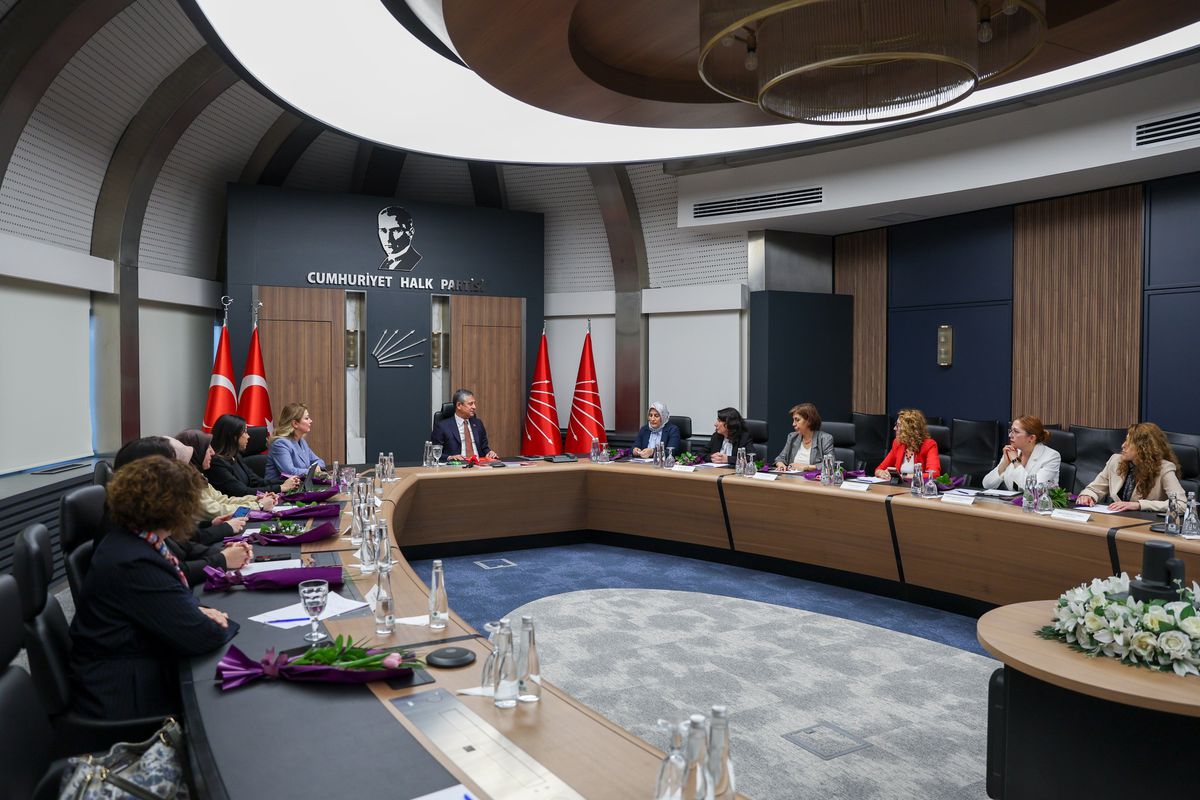 Özgür Özel, Kadın Yöneticilerle Buluştu