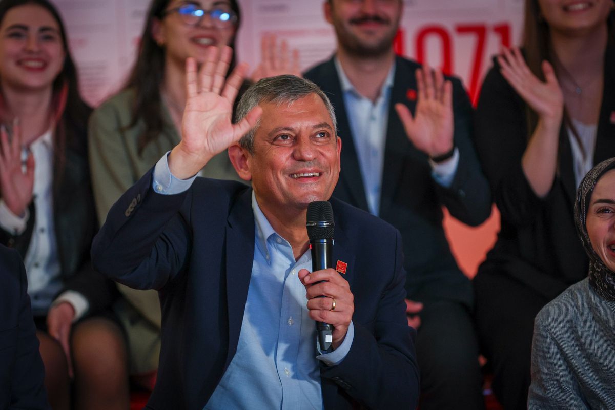 Özgür Özel\'den Gençlik Vurgusu
