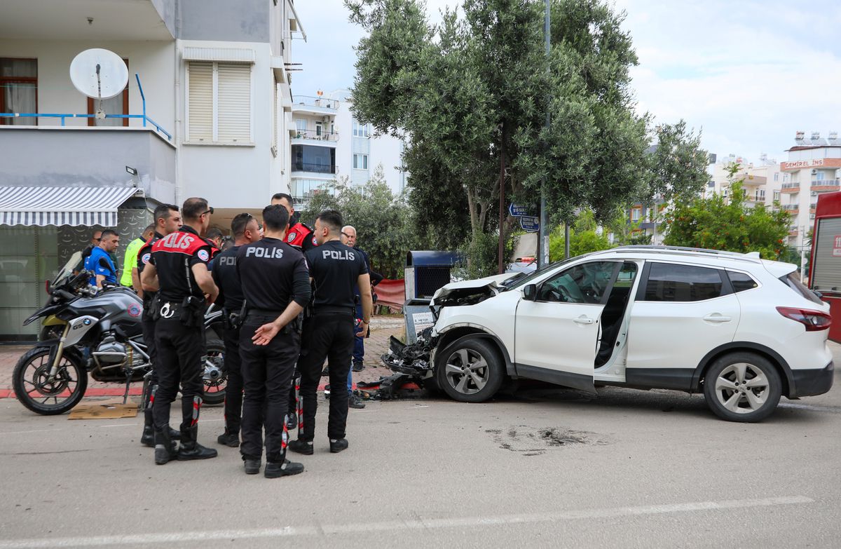 Antalya\'da Polis Motosikleti Kazası