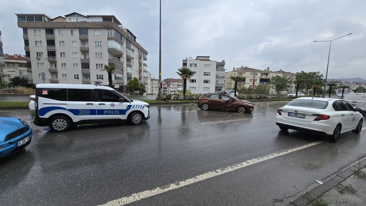 Mudanya\'da Takla Atan Araçta Sürücü Yaralandı