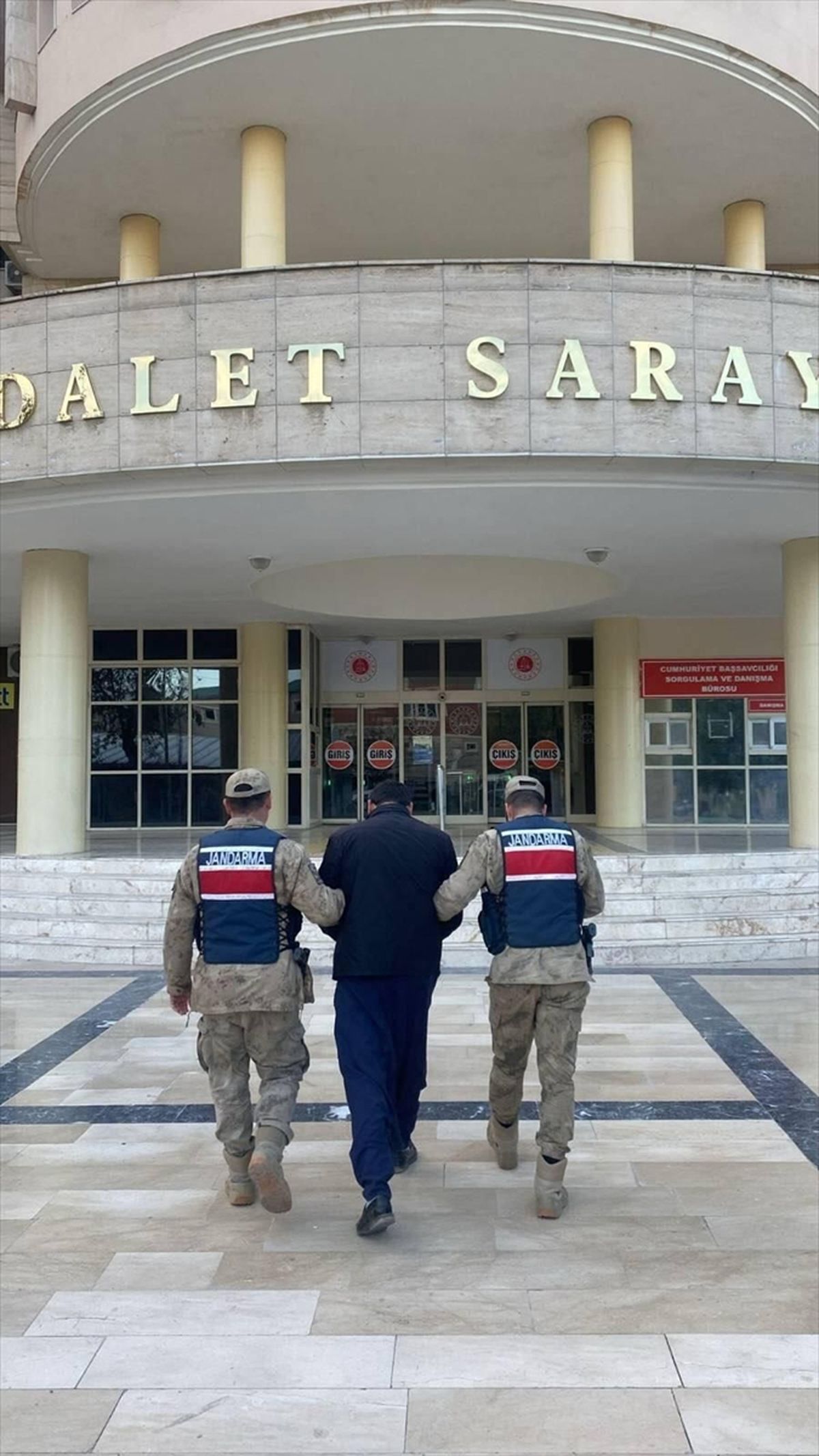 Firari Hükümlüler Yakalandı