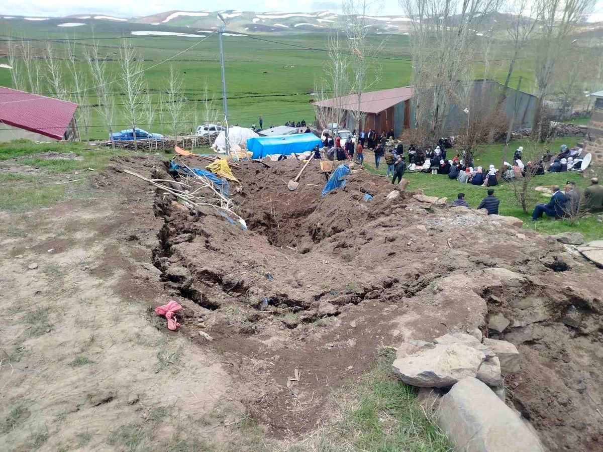 Tekman\'da Ahır Çöktü, Kadın Hayatını Kaybetti