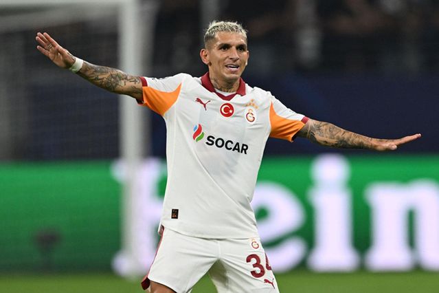 Transferle anılıyordu! Lucas Torreira o takımın maçında görüntülendi
