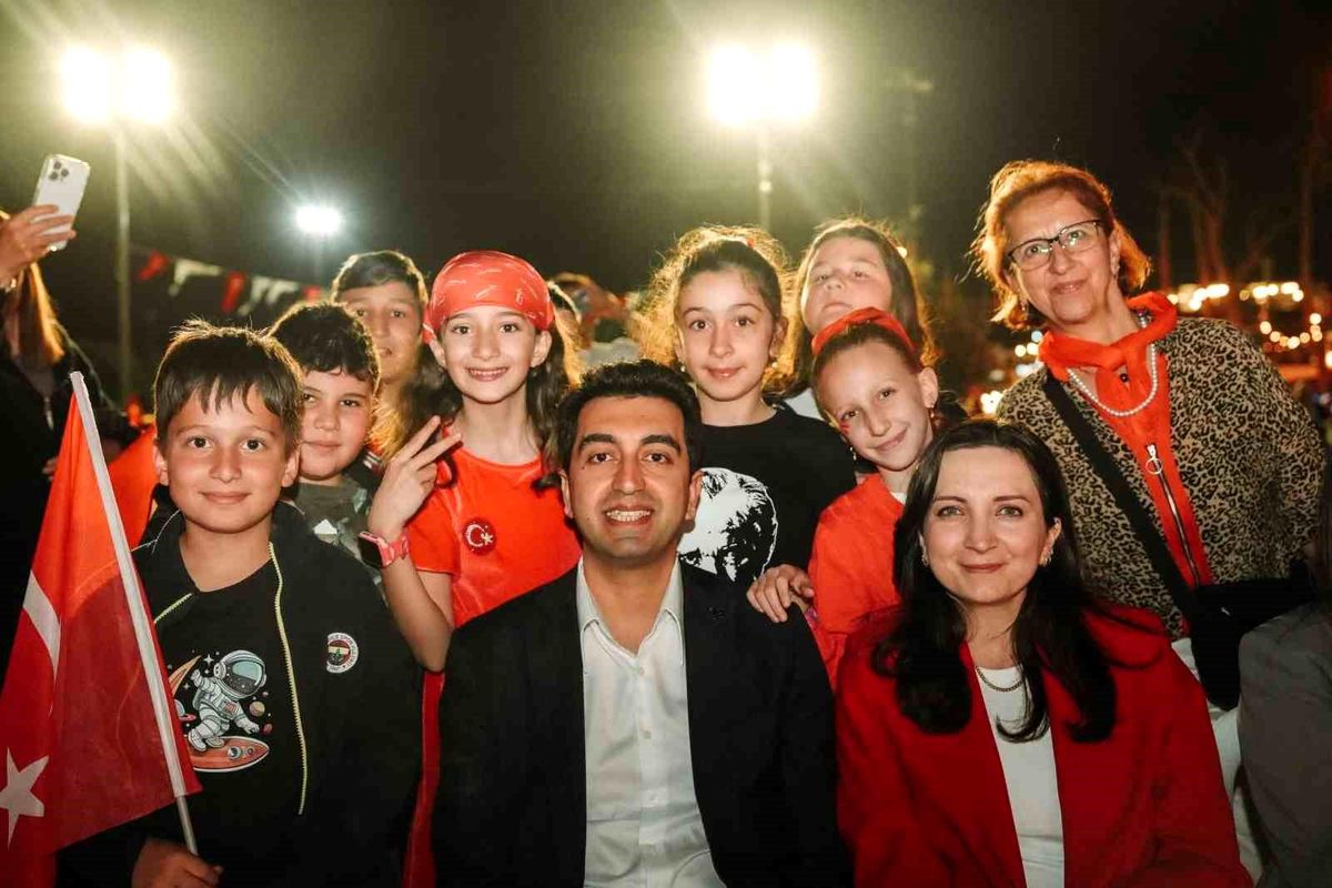 Tuzlalılar 19 Mayıs\'ı Gençlik Konseri ile kutladı