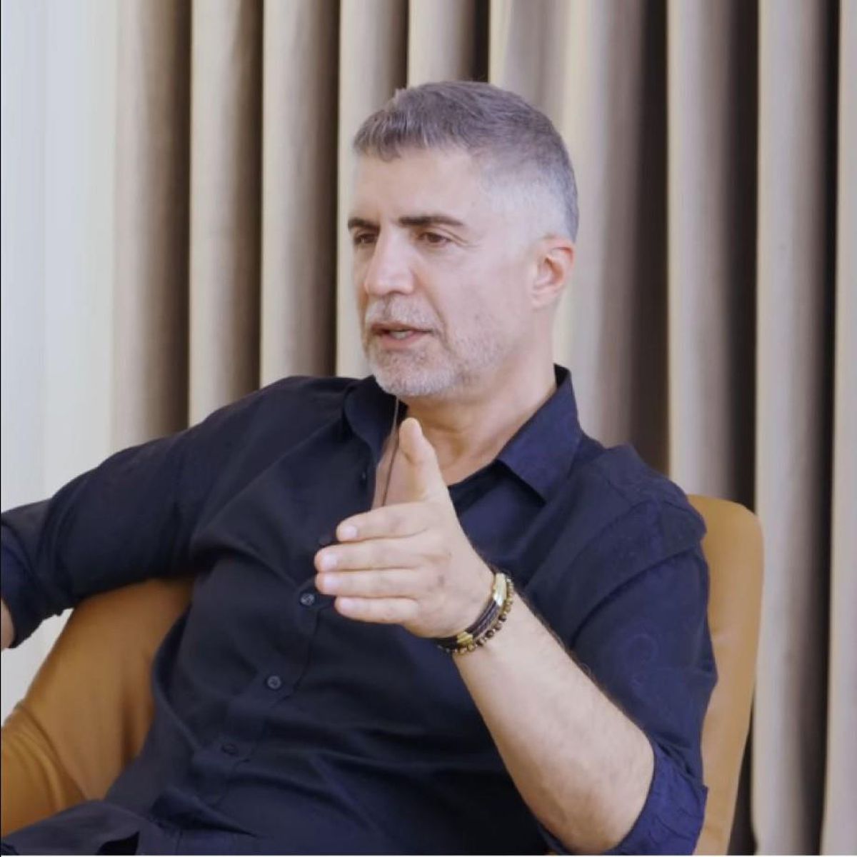 Yaptığı açıklama ortalığı karıştıracak! Özcan Deniz, kavgalı olduğu annesinin filmini çekiyor