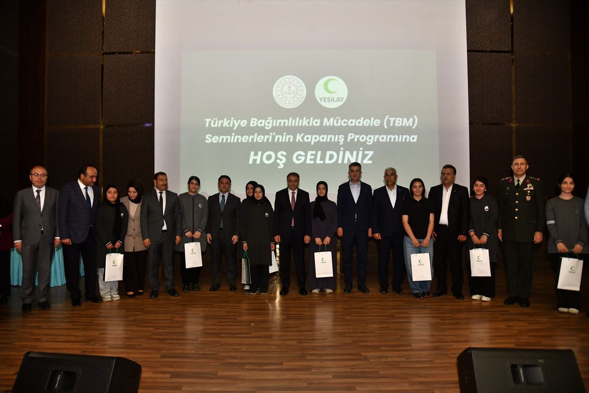 Yeşilay\'dan Bağımlılıkla Mücadele Seminerleri Kapanışı