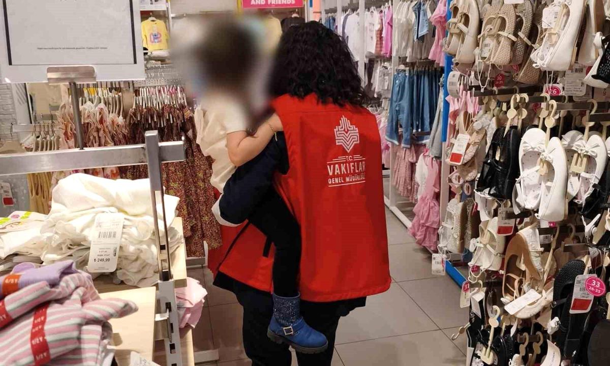 Vakıflar\'dan Yetim Çocuklara Bayram Hediyesi