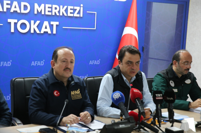Tokat sele hazırlanıyor! 15 bin kişi tahliye edildi, vatandaşlar arabalarını ağaca bağladı