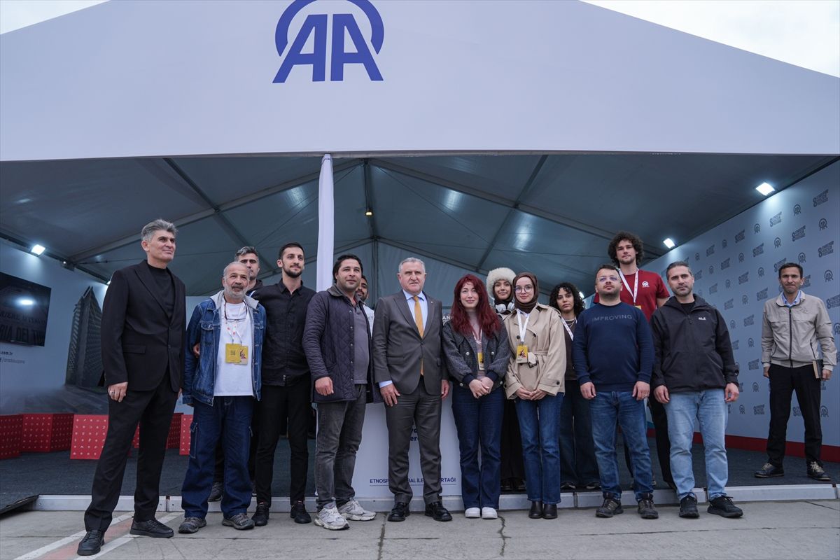 Bakan Bak, Etnospor Festivali\'nde AA Standını Ziyaret Etti