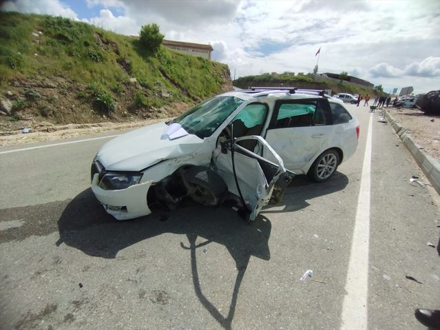 Aksaray'da Trafik Kazası: 1 Ölü, 2 Yaralı