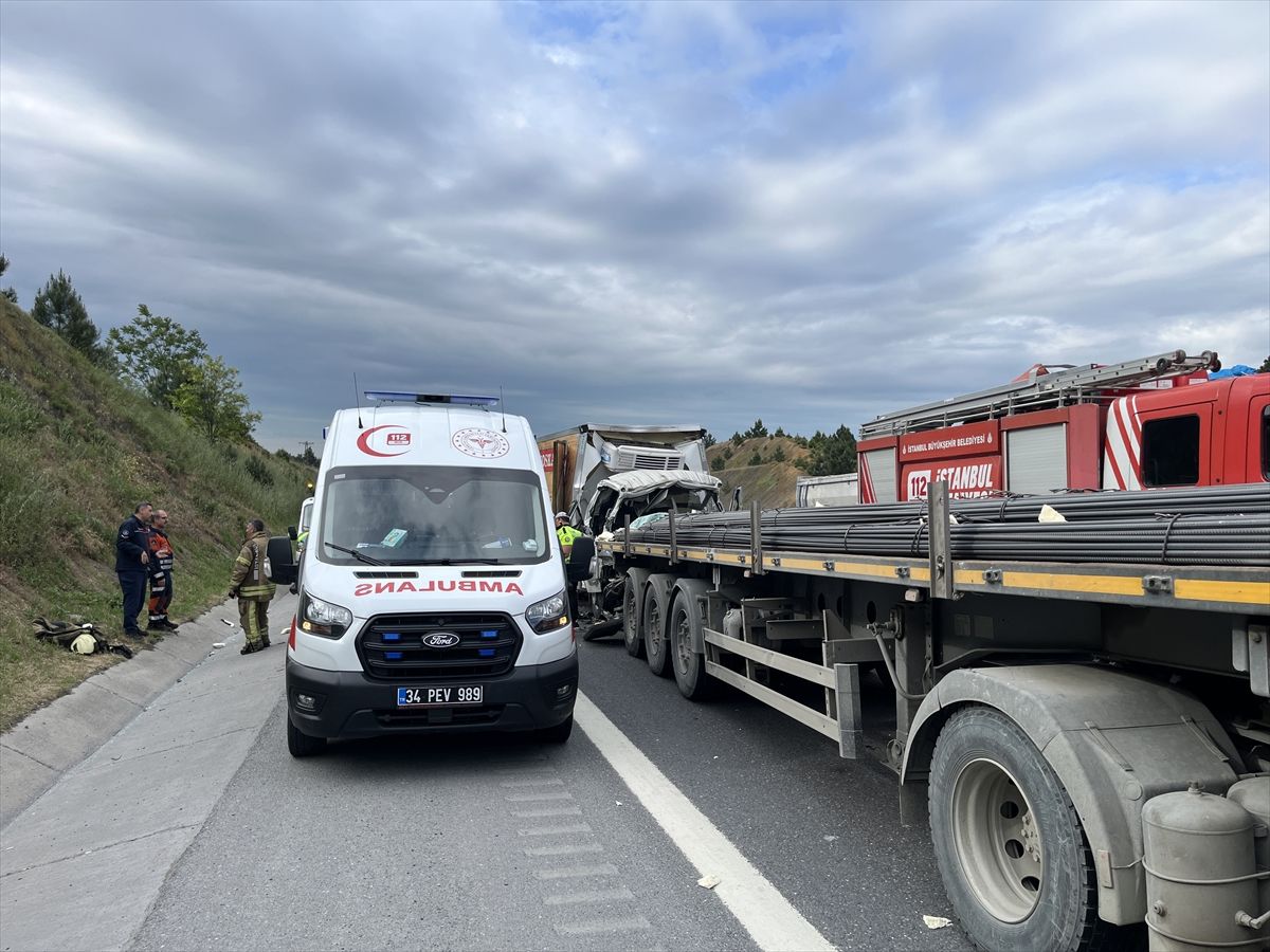 Arnavutköy\'de Feci Kaza: Kamyonet Sürücüsü Hayatını Kaybetti