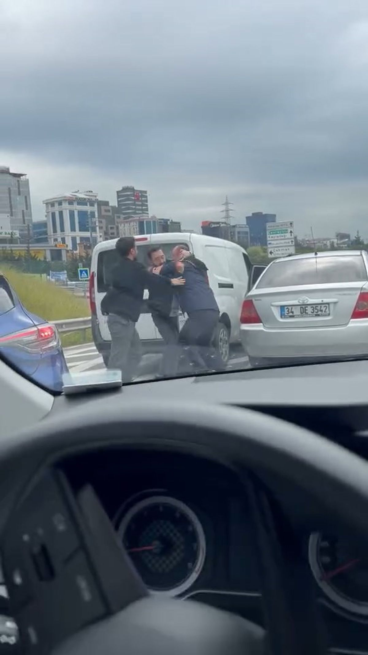 Ataşehir\'de Sürücüler Arasında Kavga