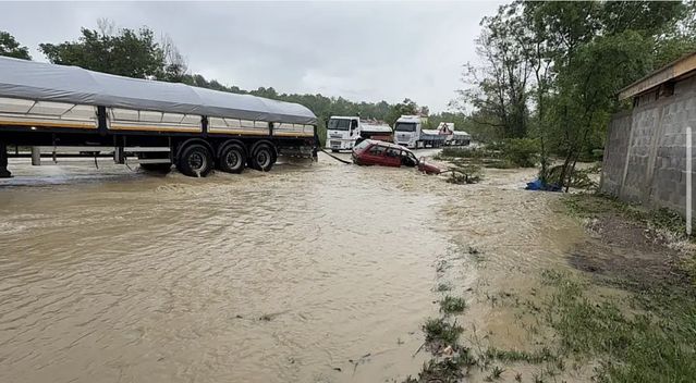 Bartın'da Heyelan İle Kapanan Yollar Açıldı