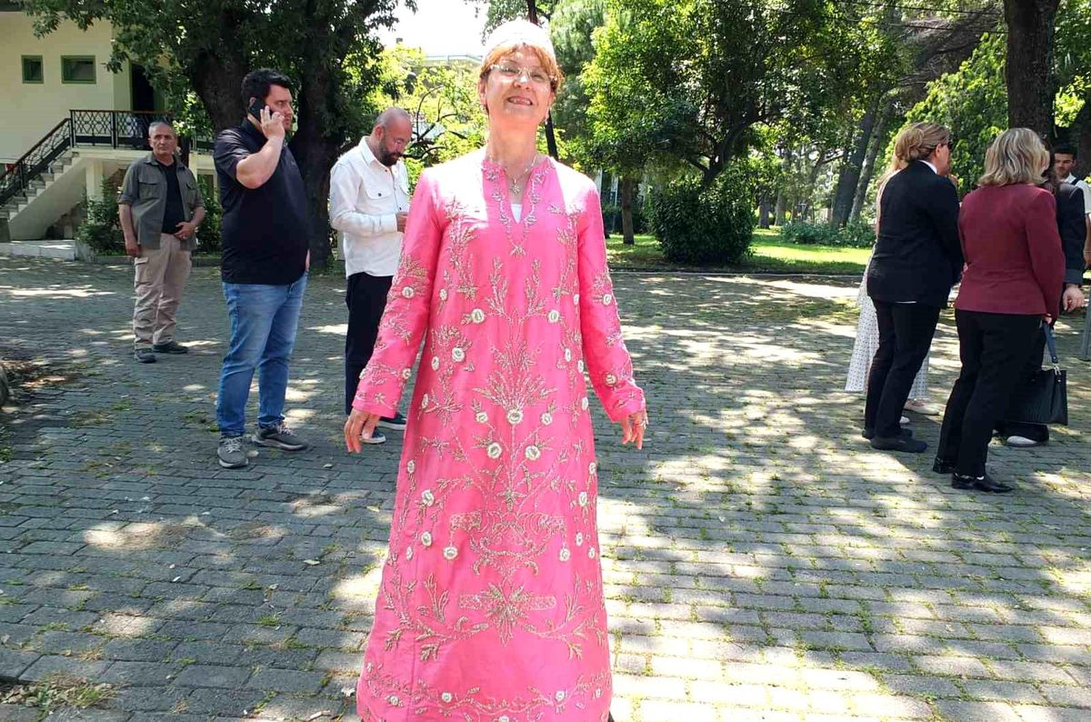Burhaniye\'de Eski Zaman Gelinliği İlgi Görüyor