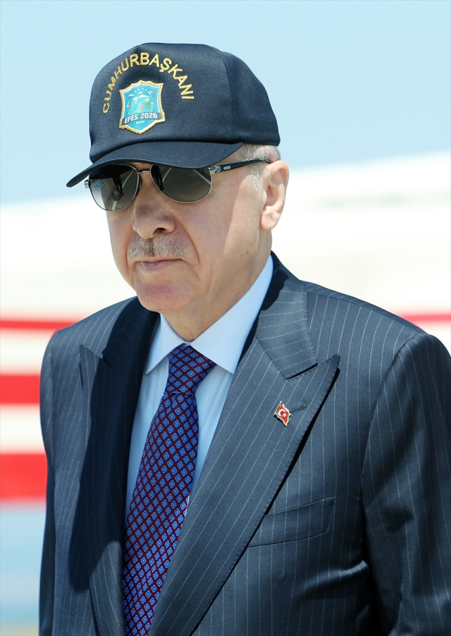 Cumhurbaşkanı Erdoğan: Ordumuzu güçlü ve donanımlı tutmamız gerektiğinin bilincindeyiz
