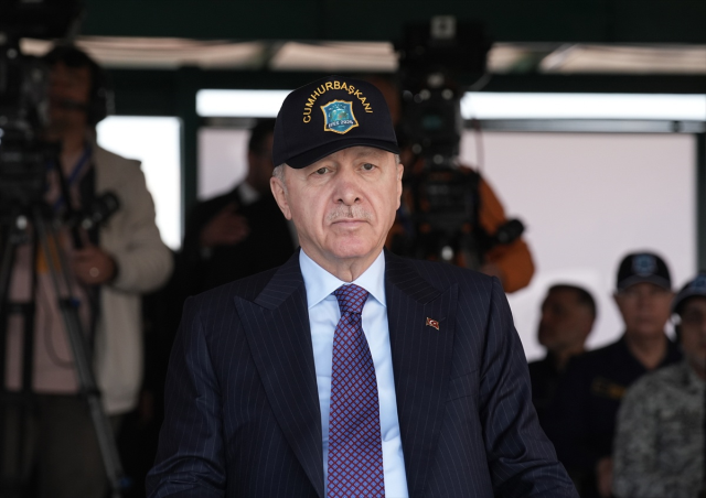 Cumhurbaşkanı Erdoğan: Ordumuzu güçlü ve donanımlı tutmamız gerektiğinin bilincindeyiz