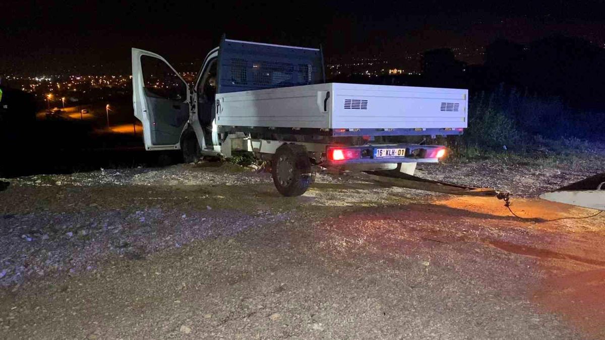 Alkollü Sürücü Kamyoneti Şarampole Uçurdu