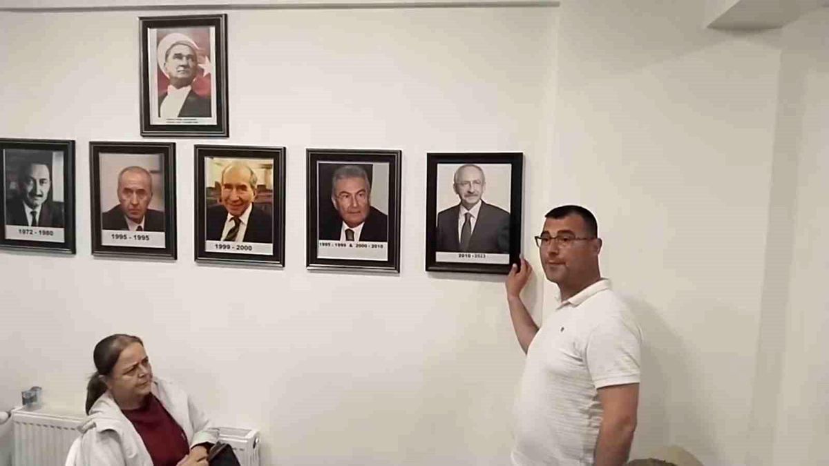 CHP\'de Kılıçdaroğlu\'nun Fotoğrafı Askıdan İndirildi