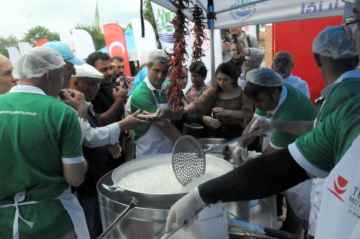 Edirne\'de Tava Ciğeri İkramı
