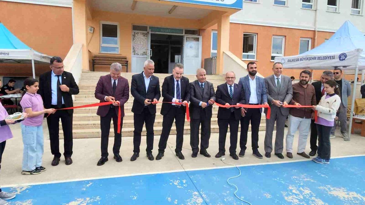 Edremit\'te "Vakti Kuşanmak" sergisi açıldı