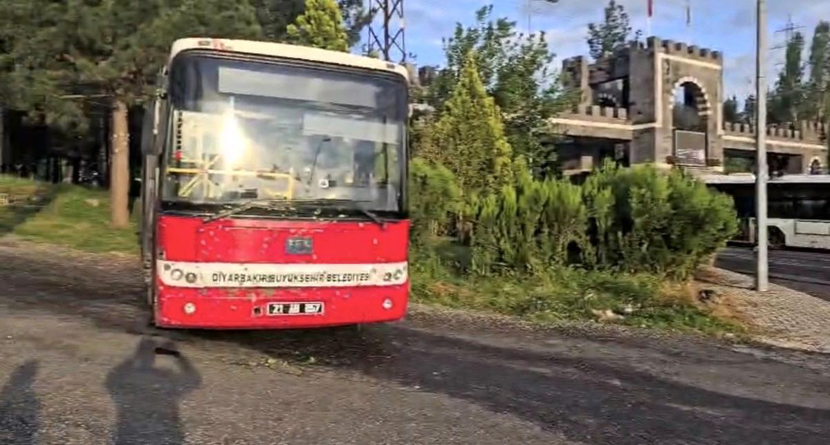 Diyarbakır\'da Freni Patlayan Otobüs Refüjde Durdu