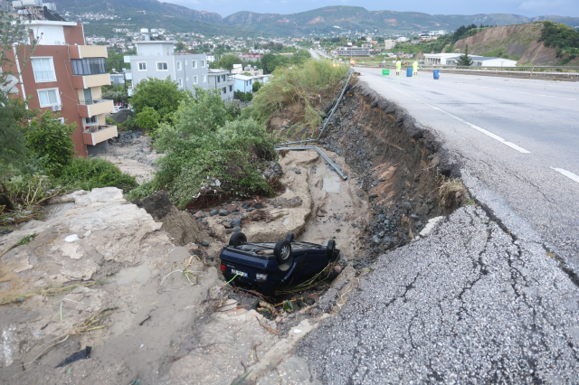Hatay'daki sel felaketinde can kaybı 3'e yükseldi