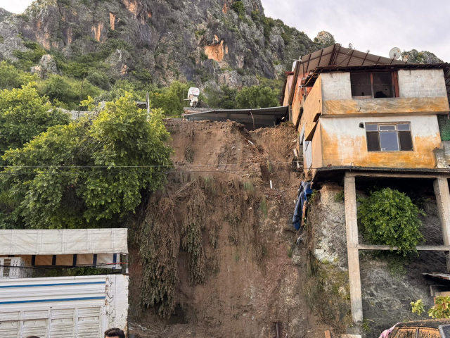 Hatay'daki sel felaketinde can kaybı 3'e yükseldi