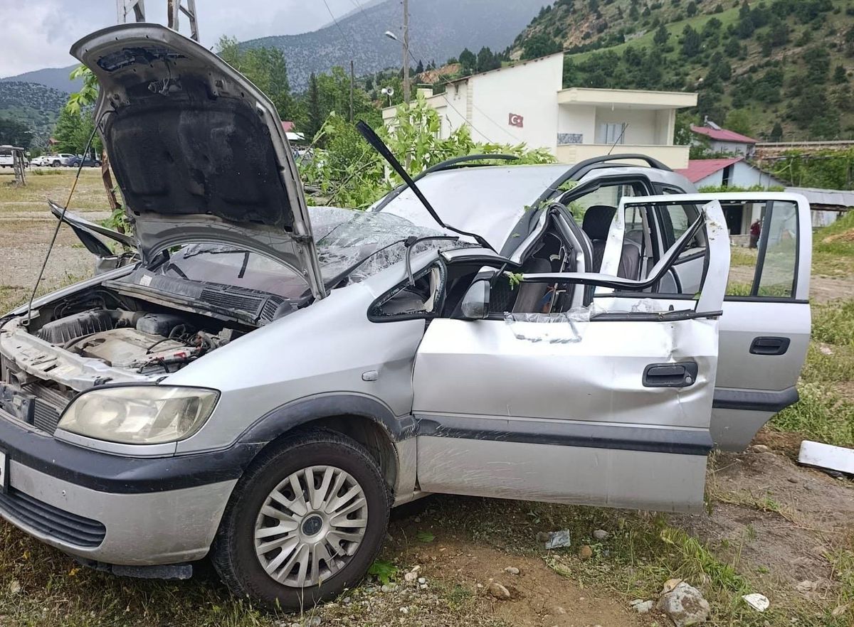 Kahramanmaraş’ta otomobil elektrik direğine çarptı: 1 yaralı