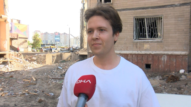 Kiev'de 24 kişinin hayatını kaybettiği binanın enkazı görüntülendi