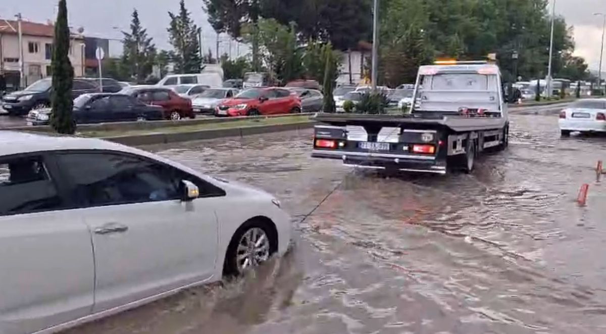 Kırıkkale\'de Sağanak Yağış Hayatı Olumsuz Etkiledi