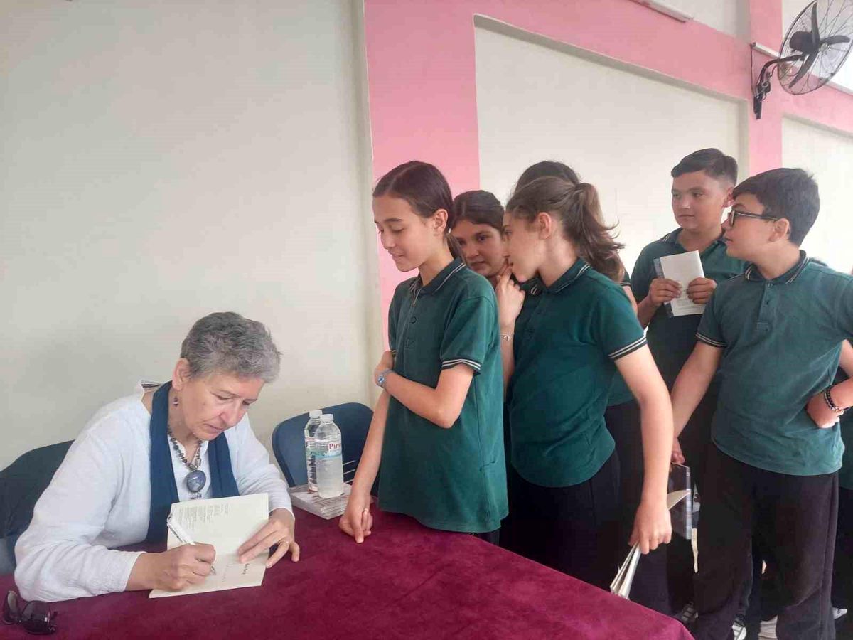 Koca Seyit\'in yazarı öğrencilerle buluştu