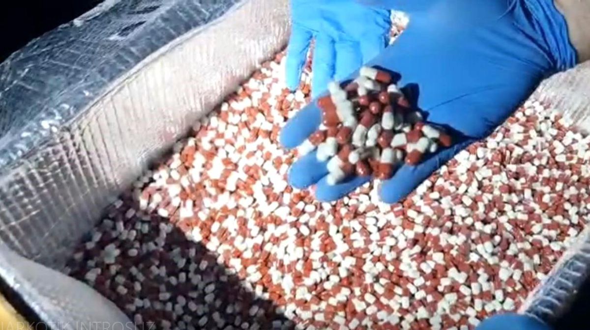 Mersin\'de Uyuşturucu Operasyonu: 317 Bin Hap Ele Geçirildi