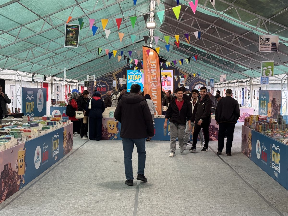 Nevşehir\'de Kitap Fuarı Başladı