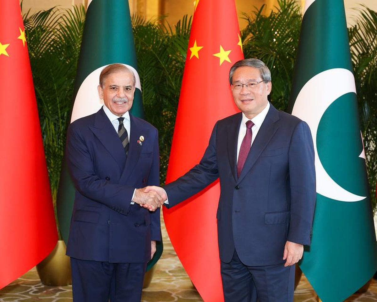 Pakistan Başbakanı Çin\'e Resmi Ziyaret Gerçekleştiriyor