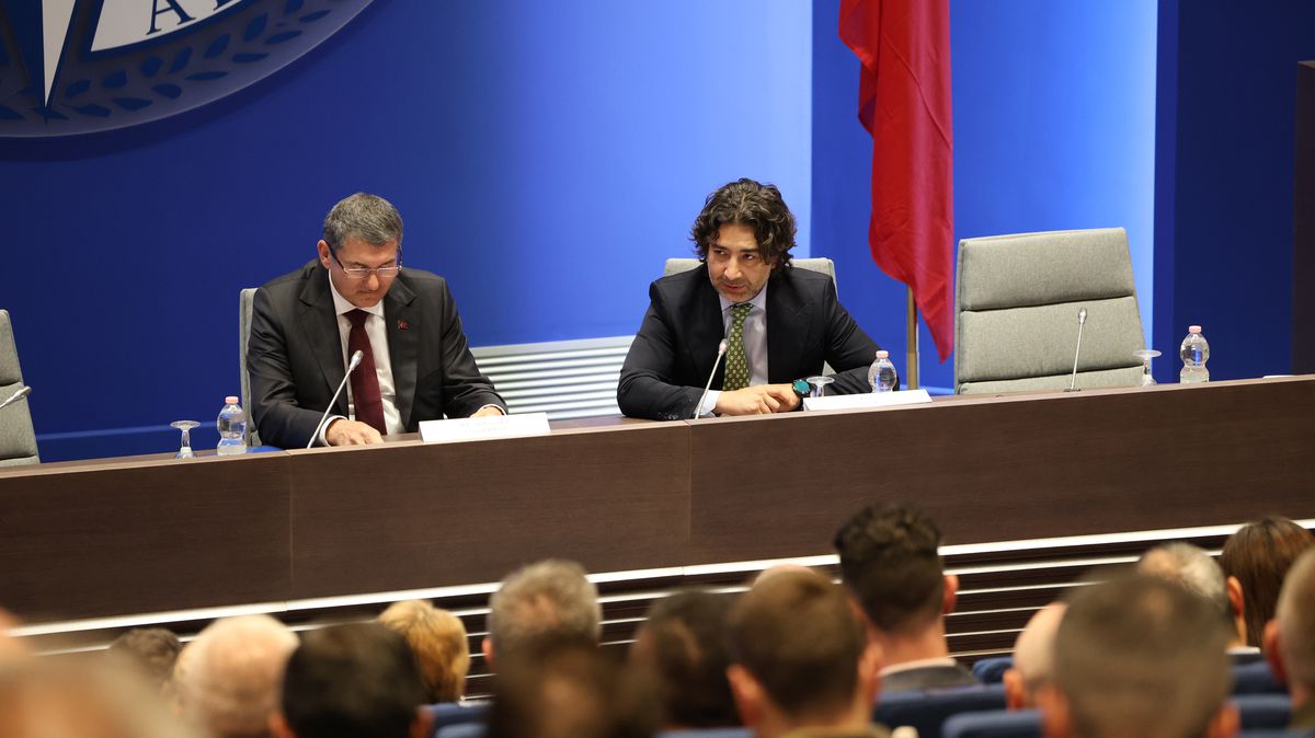 NATO Zirvesi Öncesi Roma\'da Panel