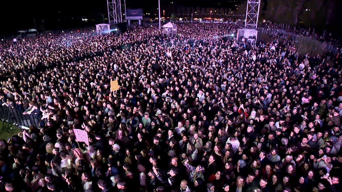 Buray Eskişehir\'de Unutulmaz Konser Verdi